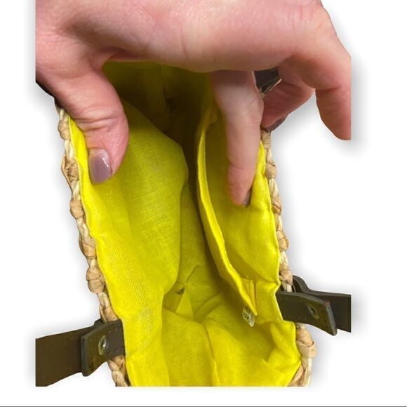 Wicker Floral mini bag made in Philippine’s yellow lining - Picture 3 of 9